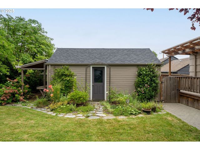 5935 Ne 18TH Ave, Portland, OR 97211