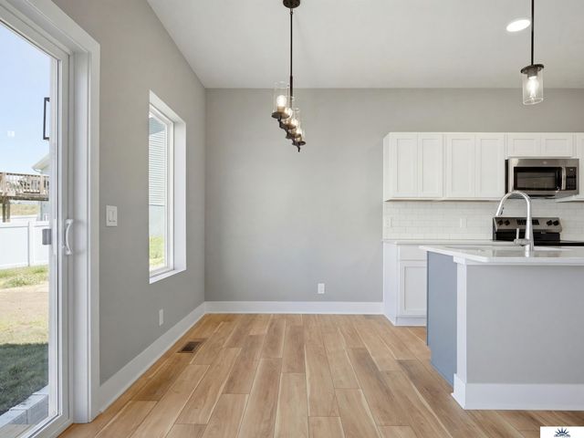 7901 N 94th Street, Omaha, NE 68122