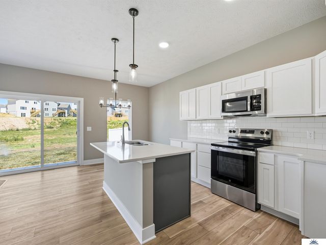 7901 N 94th Street, Omaha, NE 68122