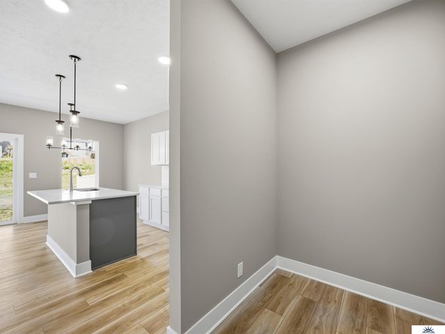 7901 N 94th Street, Omaha, NE 68122