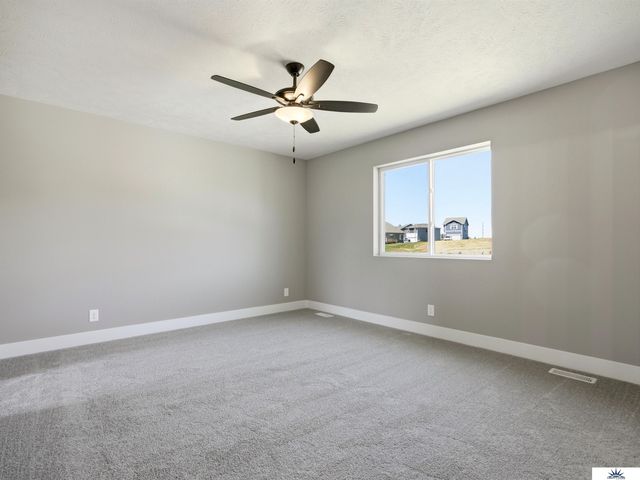 7901 N 94th Street, Omaha, NE 68122