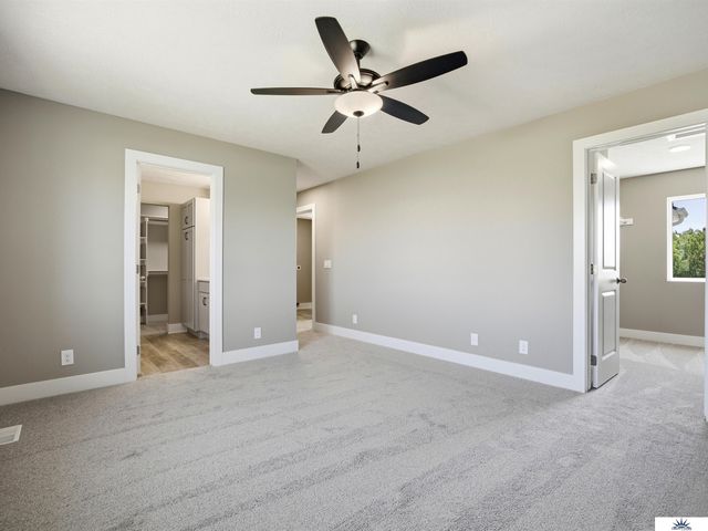 7901 N 94th Street, Omaha, NE 68122