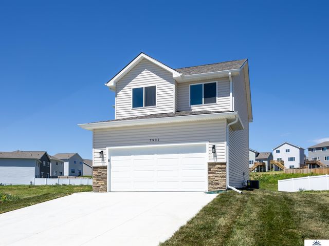 7901 N 94th Street, Omaha, NE 68122