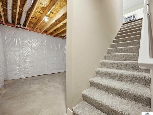 7901 N 94th Street, Omaha, NE 68122