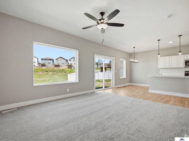7901 N 94th Street, Omaha, NE 68122