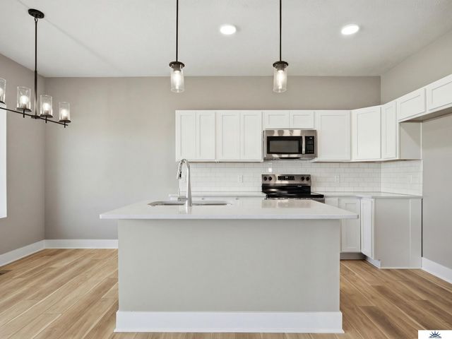7901 N 94th Street, Omaha, NE 68122