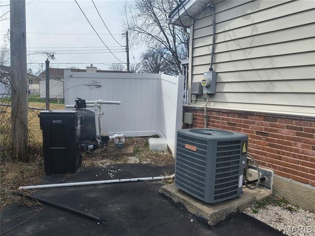 2703 Aberdeen Drive, Florissant, MO 63033