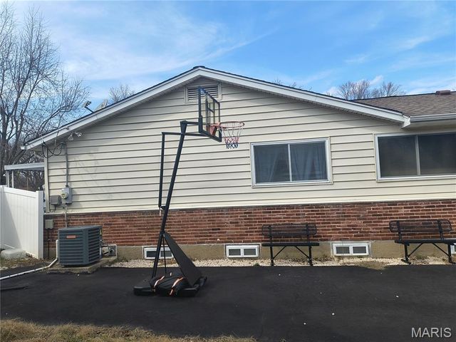 2703 Aberdeen Drive, Florissant, MO 63033