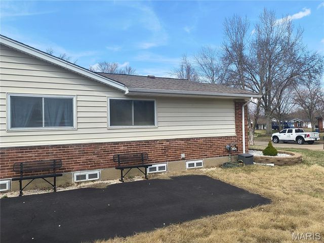 2703 Aberdeen Drive, Florissant, MO 63033