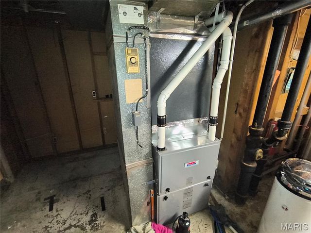 2703 Aberdeen Drive, Florissant, MO 63033