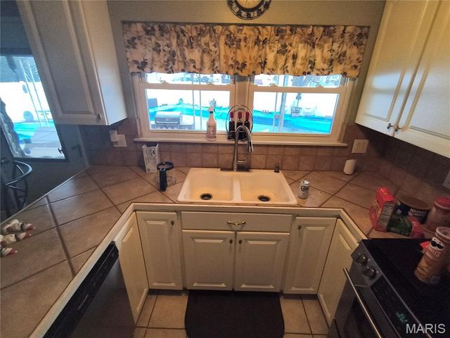 2703 Aberdeen Drive, Florissant, MO 63033