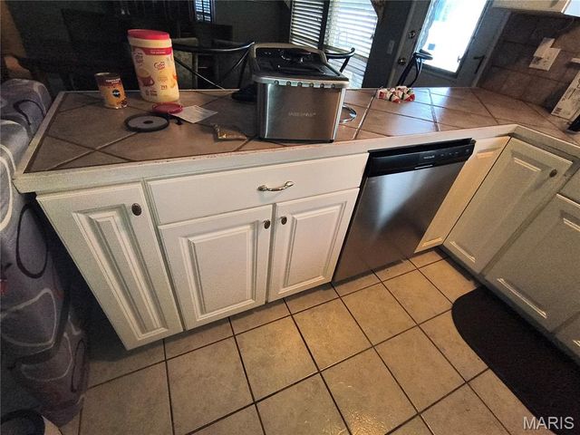 2703 Aberdeen Drive, Florissant, MO 63033