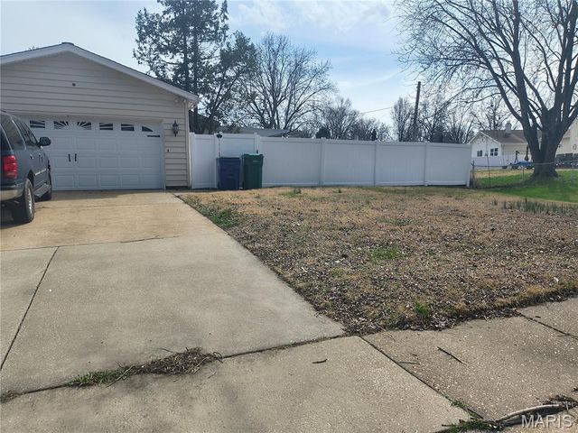 2703 Aberdeen Drive, Florissant, MO 63033