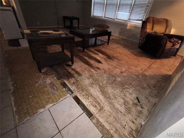 2703 Aberdeen Drive, Florissant, MO 63033