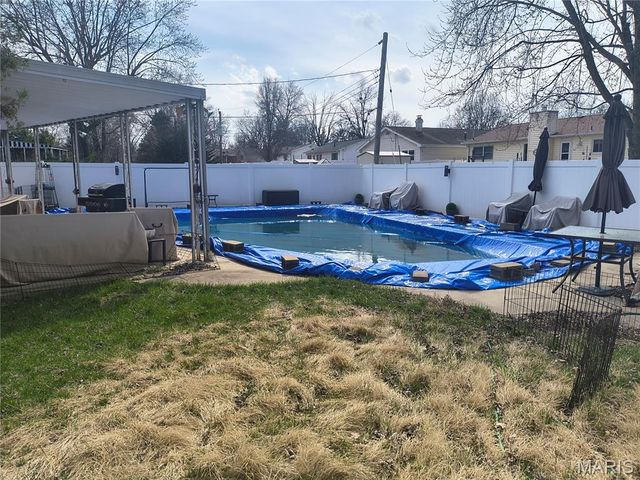 2703 Aberdeen Drive, Florissant, MO 63033