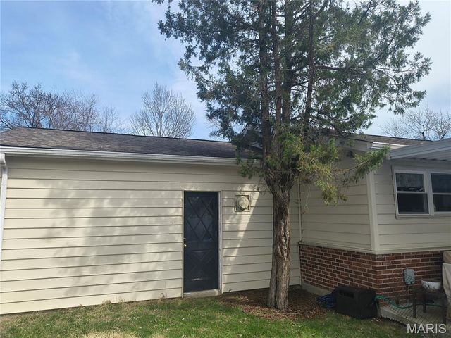 2703 Aberdeen Drive, Florissant, MO 63033