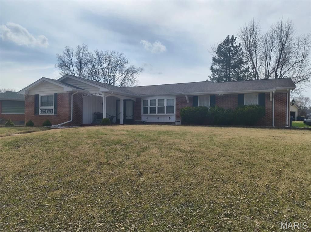 2703 Aberdeen Drive, Florissant, MO 63033