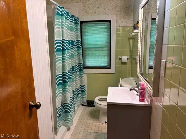 1006 Third Avenue, New Cumberland, WV 26047