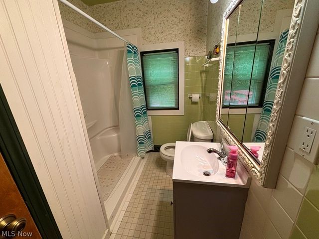 1006 Third Avenue, New Cumberland, WV 26047
