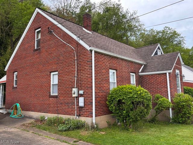 1006 Third Avenue, New Cumberland, WV 26047