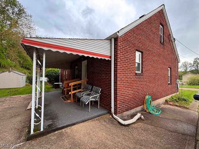 1006 Third Avenue, New Cumberland, WV 26047