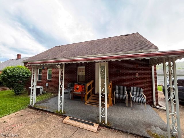 1006 Third Avenue, New Cumberland, WV 26047