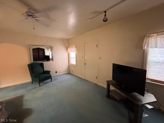 1006 Third Avenue, New Cumberland, WV 26047