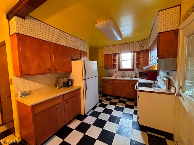 1006 Third Avenue, New Cumberland, WV 26047