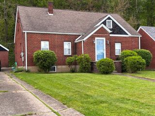 1006 Third Avenue, New Cumberland, WV 26047