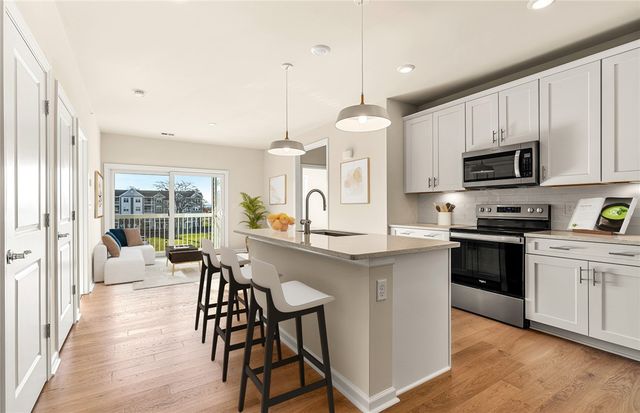 141 East Point Drive 305, East Providence, RI 02916