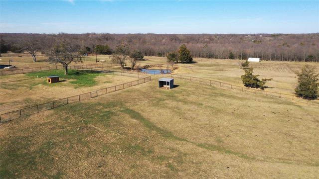 984 County Road 4027, Savoy, TX 75479