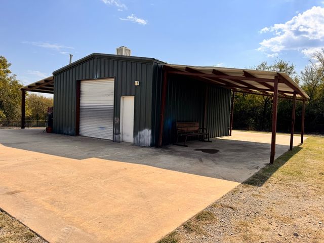 984 County Road 4027, Savoy, TX 75479