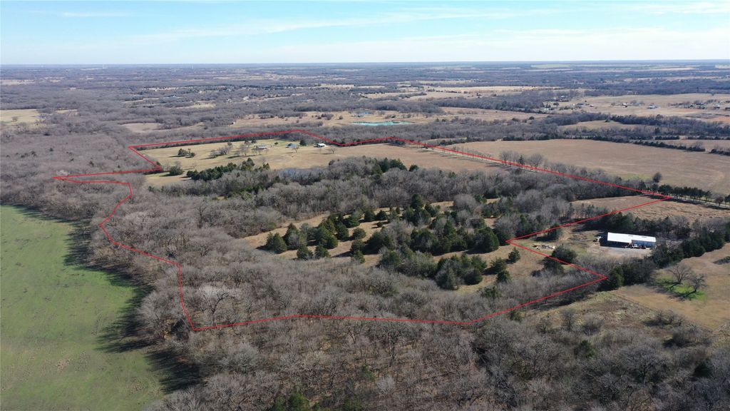 984 County Road 4027, Savoy, TX 75479