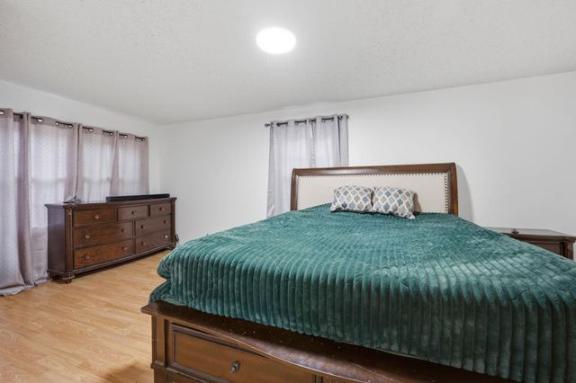 5732 E Castle Dr, Wichita, KS 67218