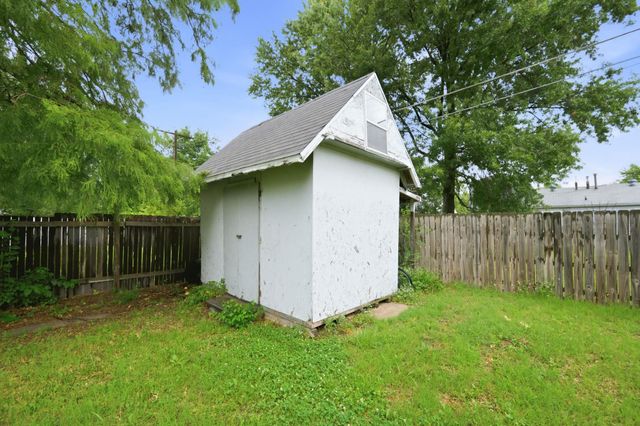 5732 E Castle Dr, Wichita, KS 67218
