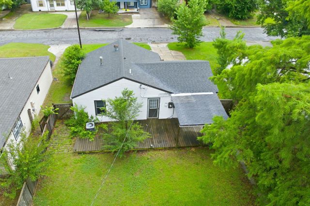 5732 E Castle Dr, Wichita, KS 67218