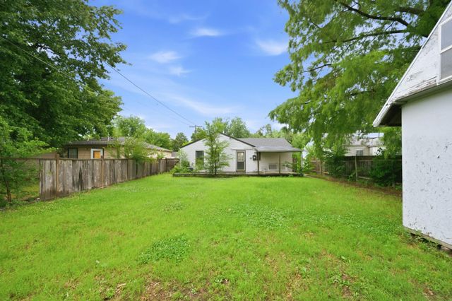 5732 E Castle Dr, Wichita, KS 67218