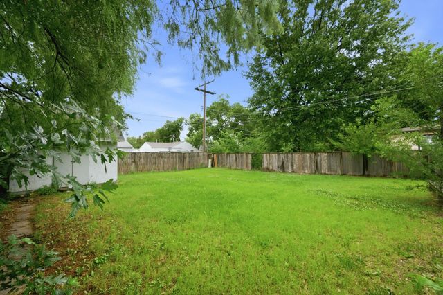 5732 E Castle Dr, Wichita, KS 67218