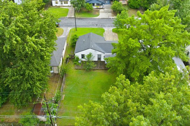 5732 E Castle Dr, Wichita, KS 67218