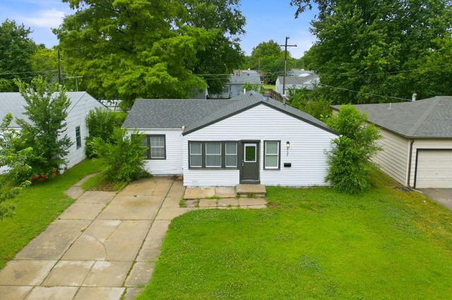 5732 E Castle Dr, Wichita, KS 67218