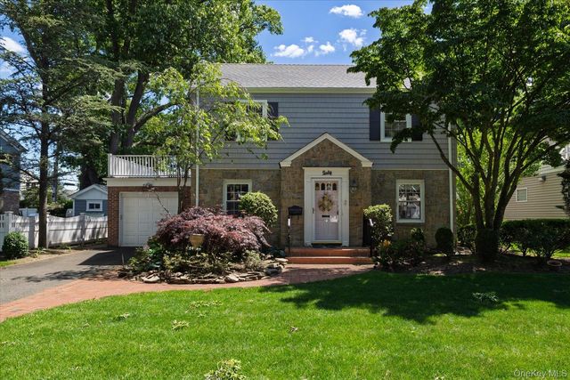 60 Atkinson Road, Rockville Centre, NY 11570
