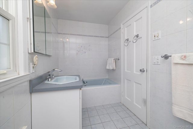 60 Atkinson Road, Rockville Centre, NY 11570