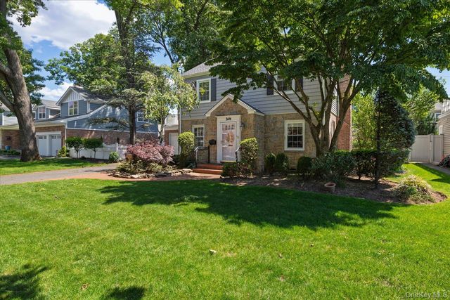 60 Atkinson Road, Rockville Centre, NY 11570