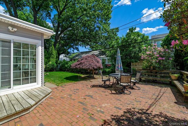 60 Atkinson Road, Rockville Centre, NY 11570