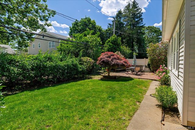 60 Atkinson Road, Rockville Centre, NY 11570