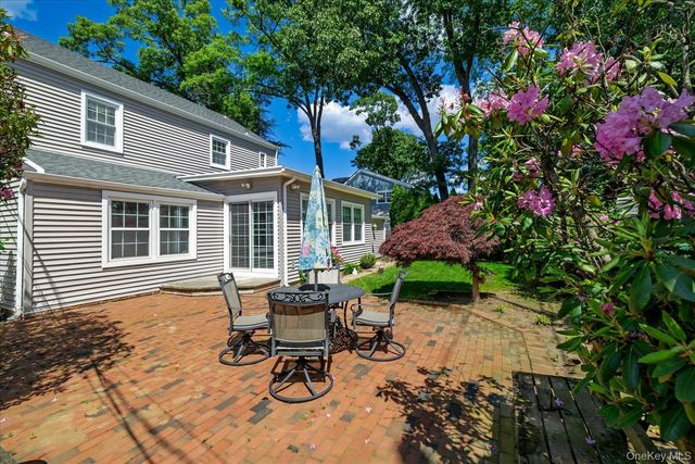 60 Atkinson Road, Rockville Centre, NY 11570