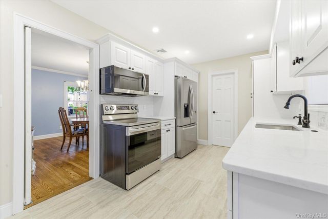 60 Atkinson Road, Rockville Centre, NY 11570