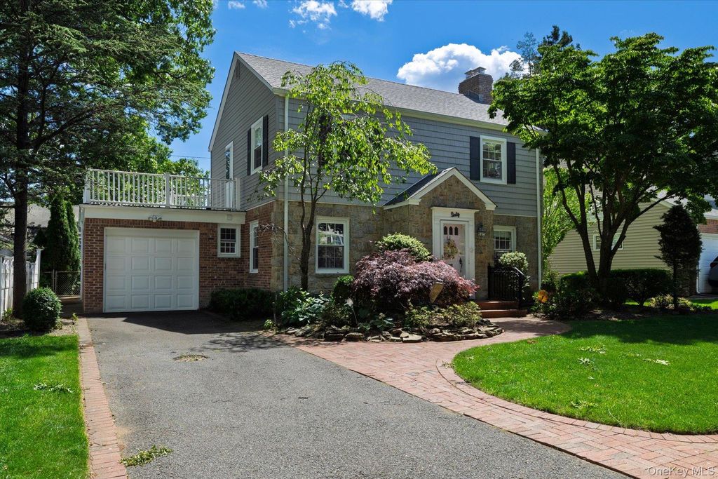 60 Atkinson Road, Rockville Centre, NY 11570