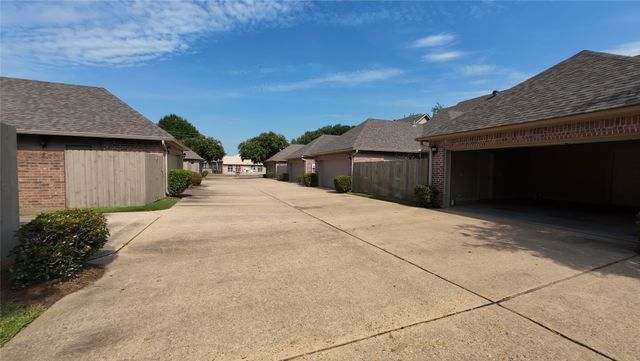 2050 Stockwell Road 4, Bossier City, LA 71111