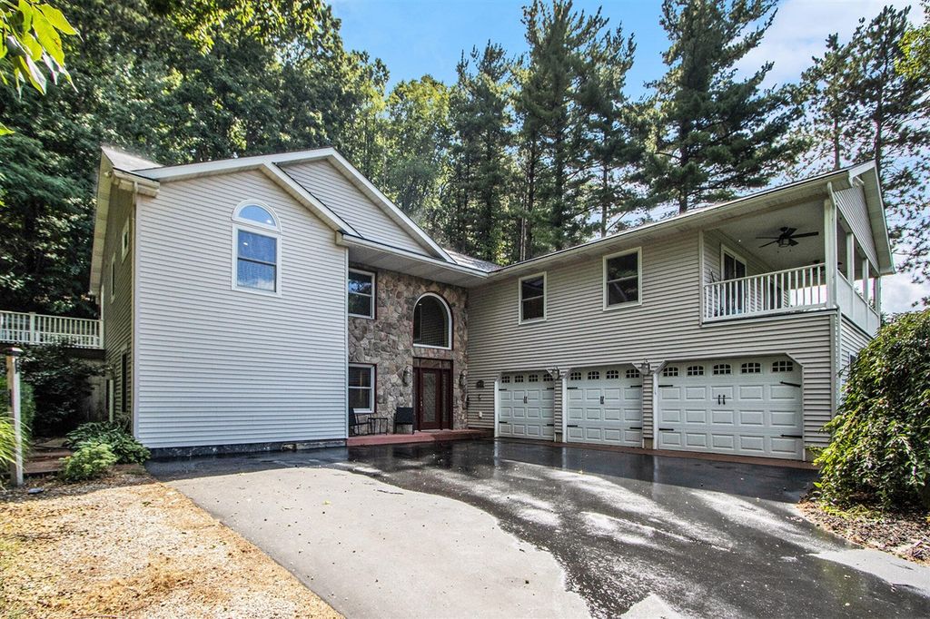 10466 N Riverview Drive, Plainwell, MI 49080